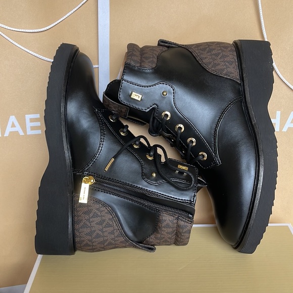 Michael Kors TRUDY BOOTIE FAUX LEATHER Black/Brown

49F0TRFE6L - Picture 12 of 16